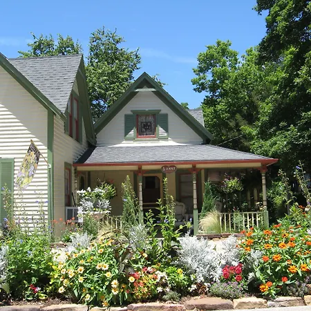 Heart Of The Hills Inn-2