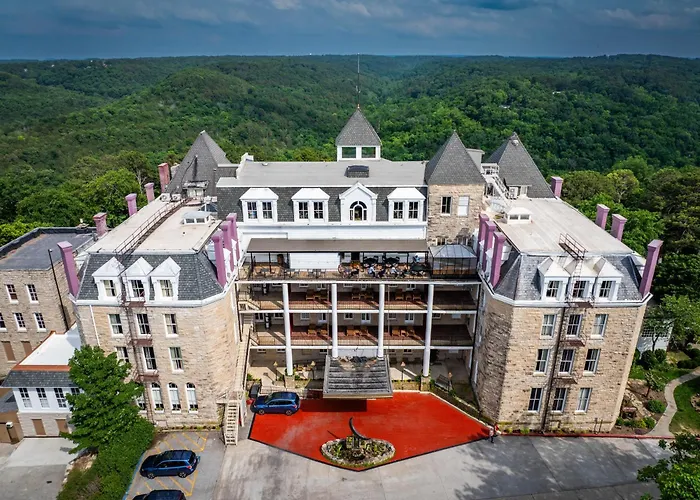 1886 Crescent Hotel And Spa